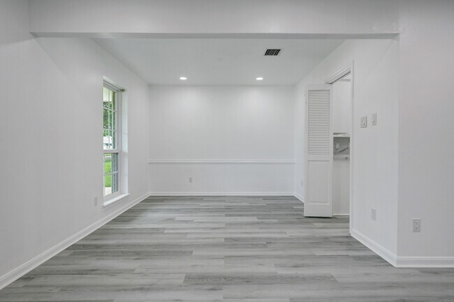 Building Photo - 9807 Braewick Dr