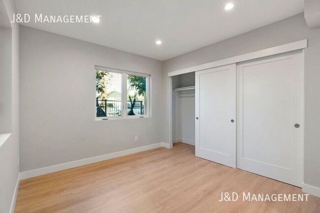 Building Photo - Brand New Build - Beautiful New Townhome