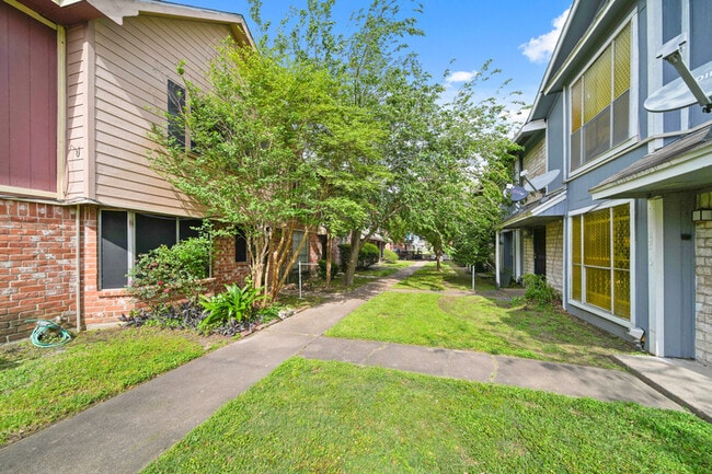 Building Photo - 13464 Castilian Dr