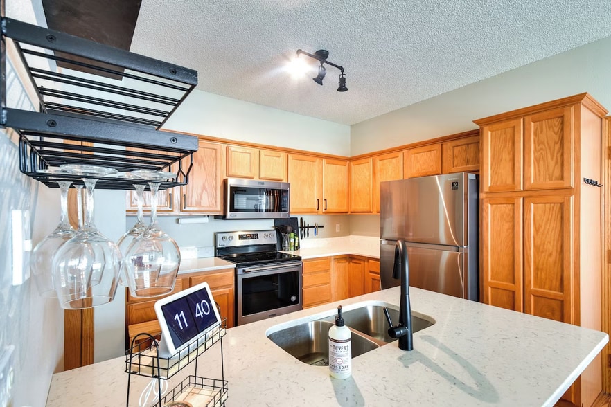 Kitchen - 2762 Irving Ave