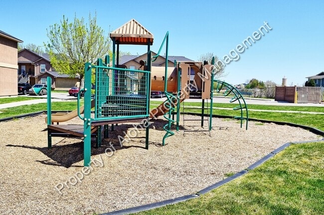 Building Photo - 1037 W Pine Ave