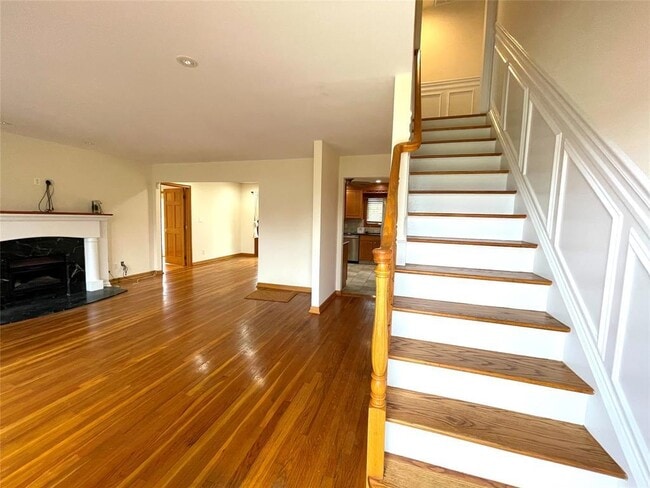 Building Photo - 24 Gaymor Ln