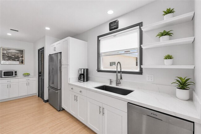 Building Photo - 6721 E La Marimba St