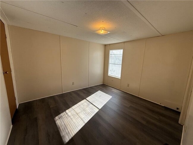 Building Photo - 15 Elza Dr