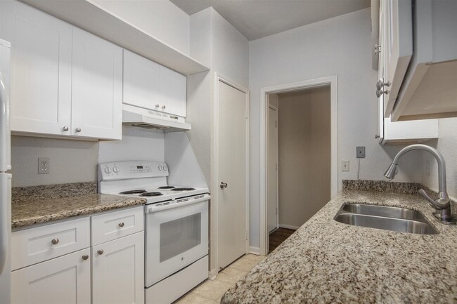 Building Photo - 2400 N Braeswood Blvd