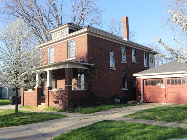 Building Photo - 1117 Nelson St