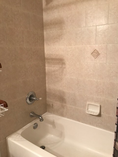 Building Photo - 1 Bedroom/ 1 Bathroom Furnished Garage apartment off Hwy. 441! Available early June!