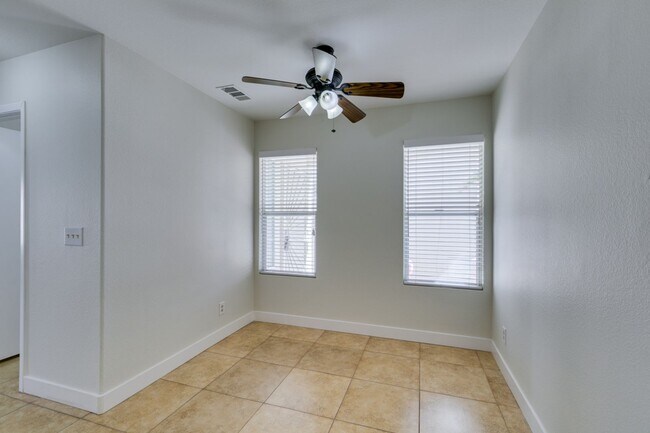 Building Photo - Charming 3 bedroom, 2.5 bathroom home near Summerlin