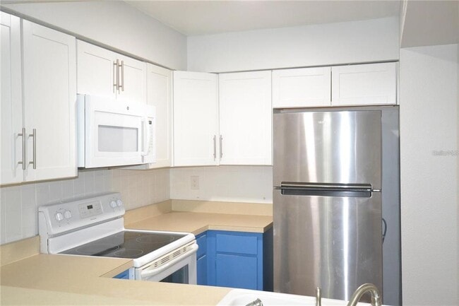 Building Photo - 3399 Mermoor Dr