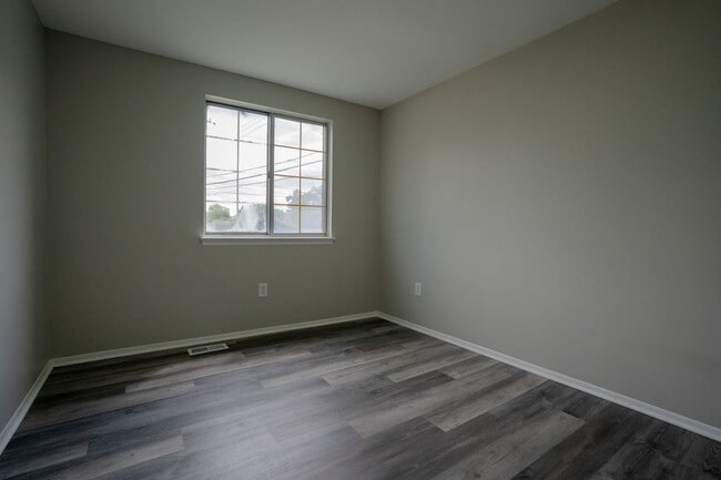 Building Photo - Must see FOUR bedroom Trilevel home