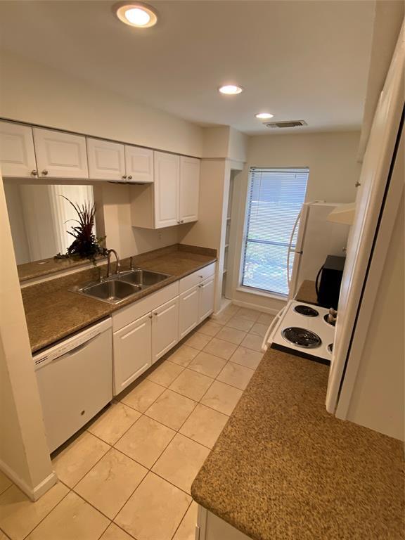 Building Photo - 8299 Cambridge St