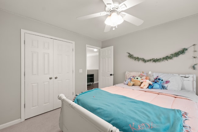 Building Photo - Spacious 5 Bedroom/3 Bath Home with Basement!