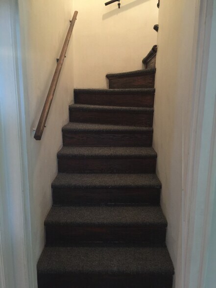 Building Photo - 13304 NE Glisan St