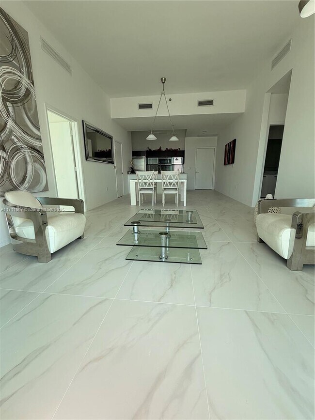 Building Photo - 951 Brickell Ave