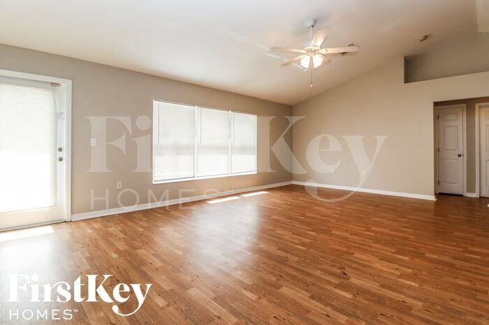 Building Photo - 324 Lillon Ave S