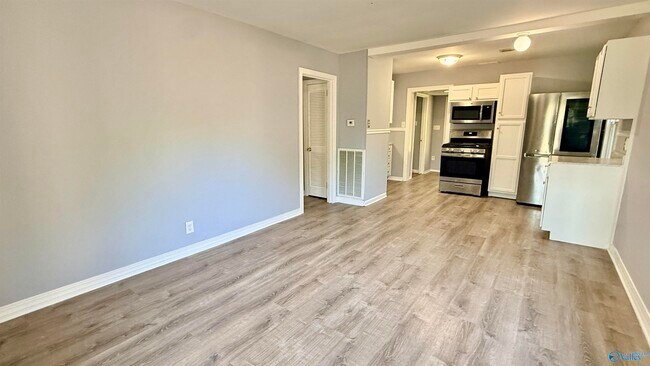 Building Photo - 609 10th St NW
