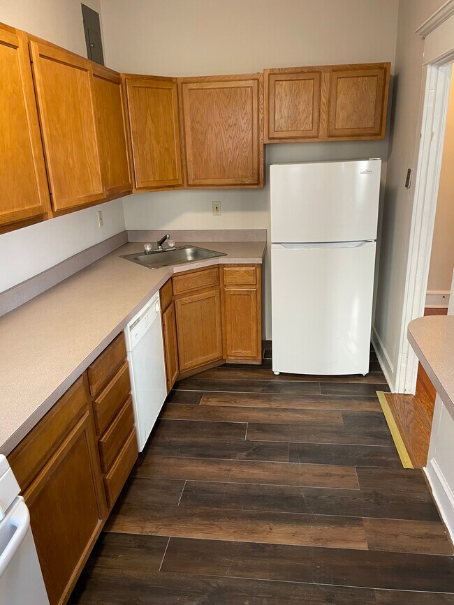 Building Photo - 6215 Ventnor Ave