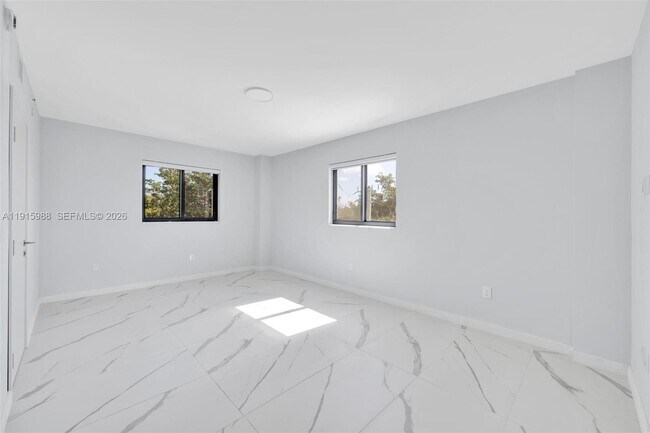 Building Photo - 840 NE 130th St