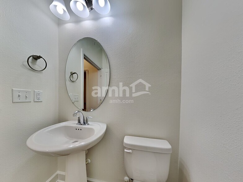 Building Photo - 1821 Silver Point