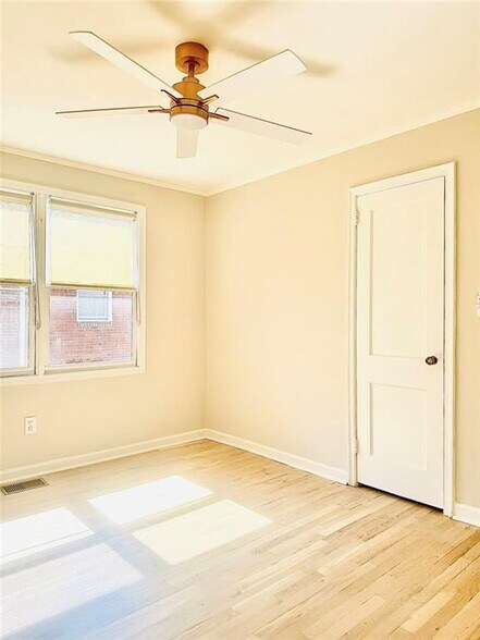 Building Photo - 60 Delmont Dr NE