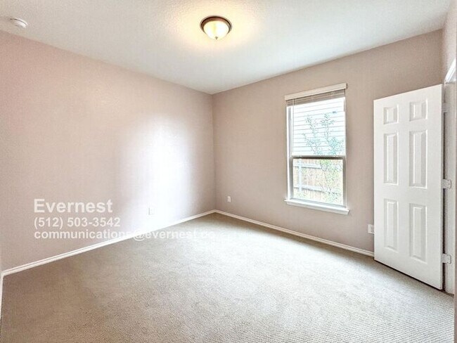Building Photo - Beautiful 3-Bedroom Home with Fenced Yard ...