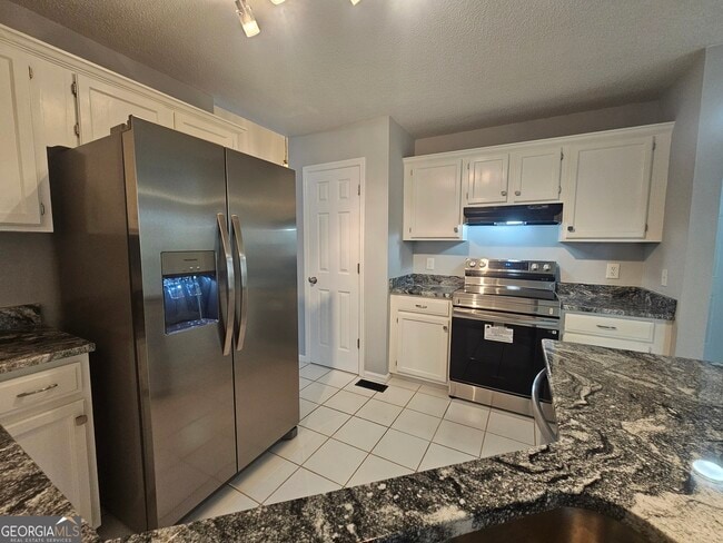 Building Photo - 30 Glenridge Dr