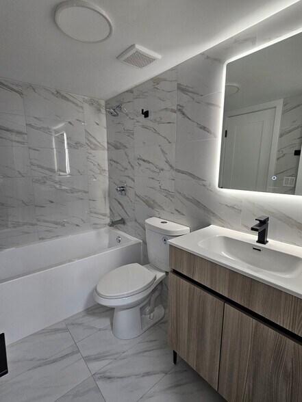 Building Photo - Aliro