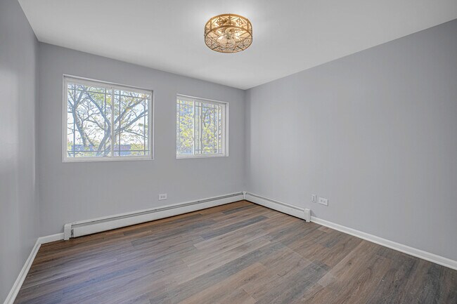 Building Photo - 5420 N Sheridan Rd