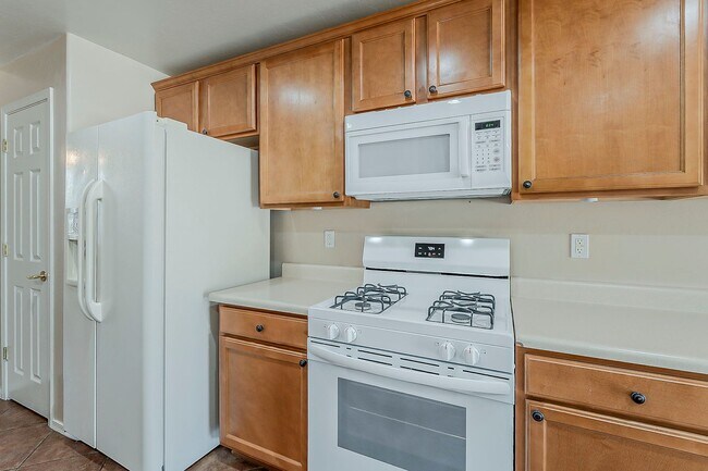Building Photo - Pet-Friendly 4 Bedroom Rental in Tucson wi...
