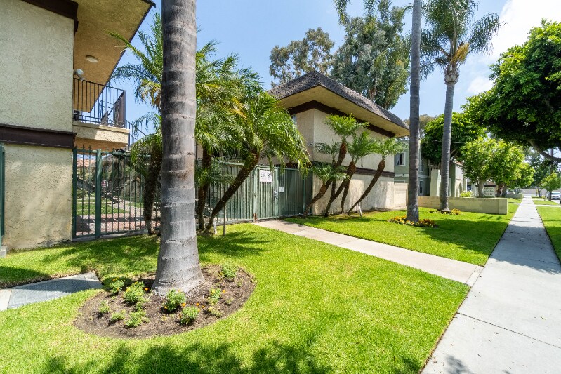 Building Photo - 3523 W Savanna St