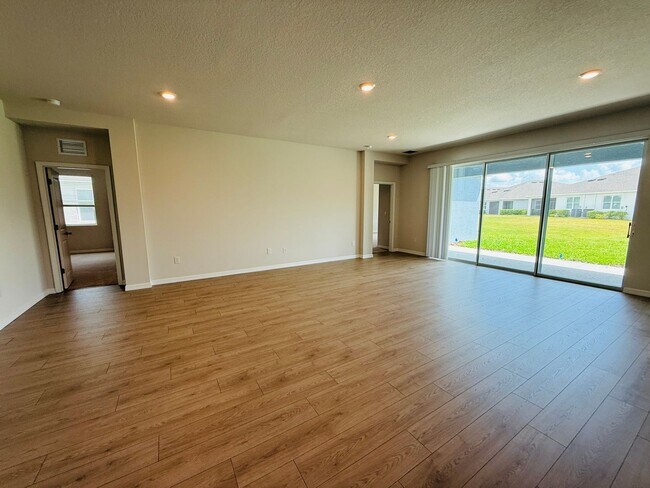 Building Photo - New built 4 bedroom 3 bath 3 car garage in Coddington Subdivision