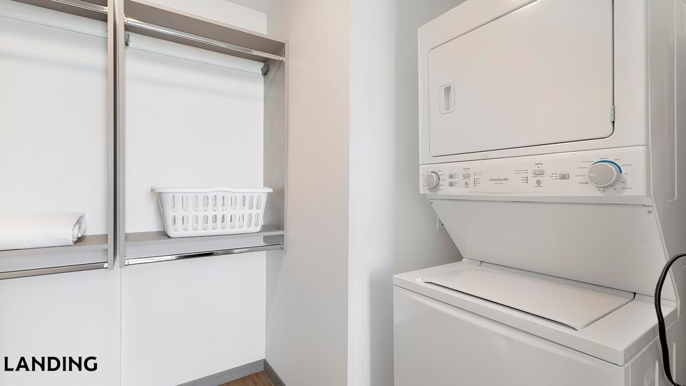 Building Photo - 513 S Damen Ave