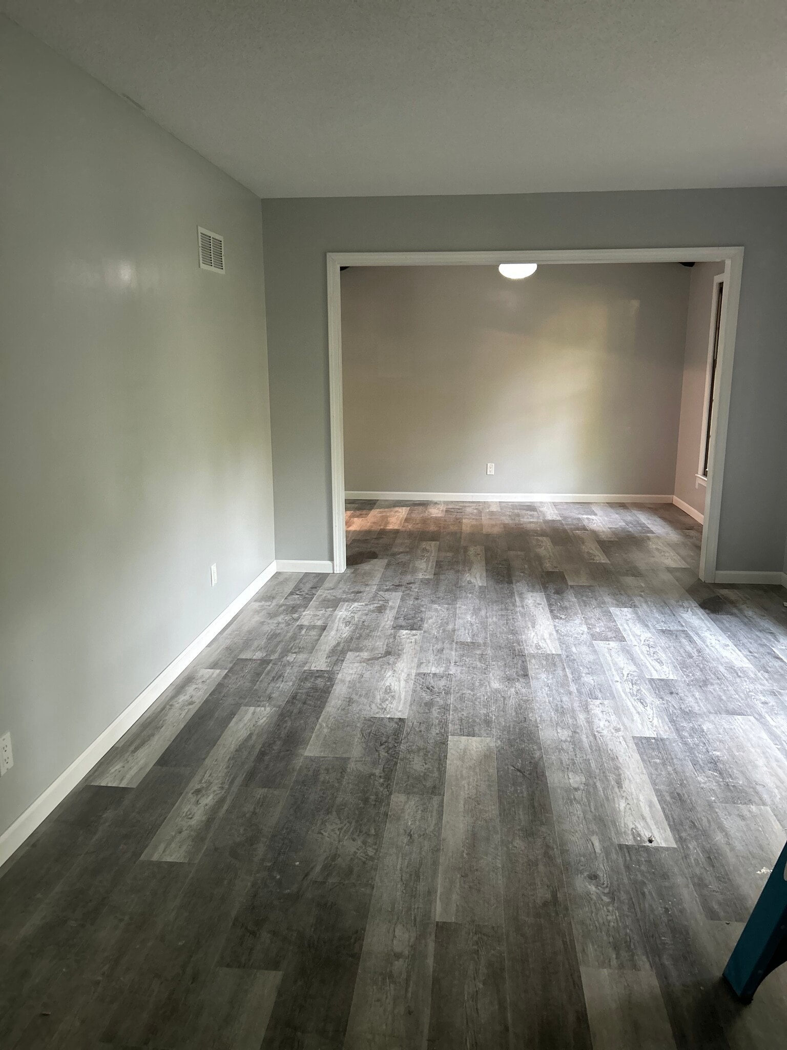 Sitting Rom - 11203 NW 58th St