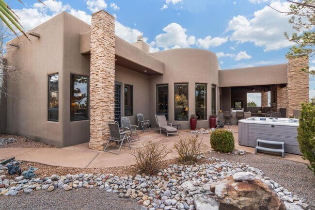 Building Photo - 13415 Pino Ridge Pl NE