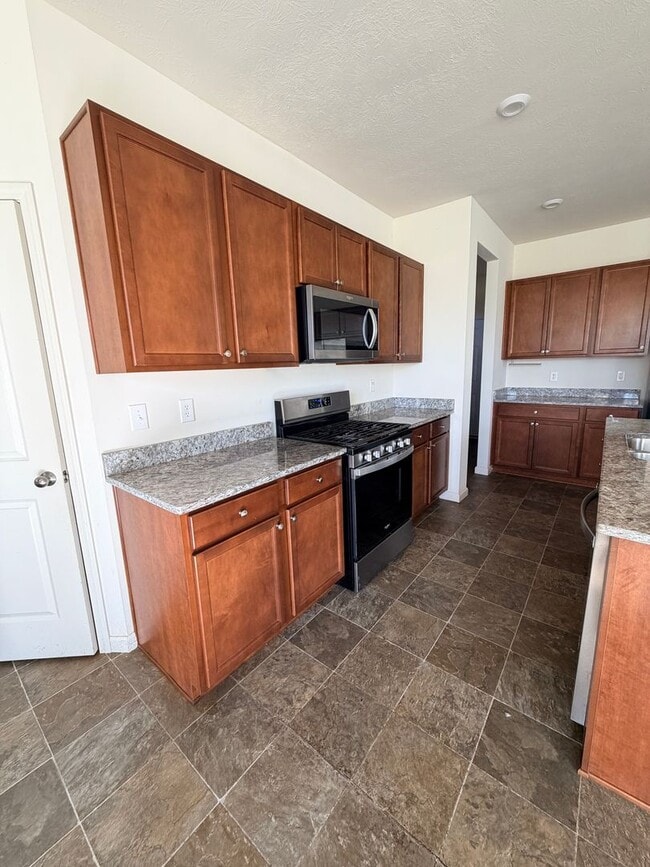 Building Photo - 15545 Westmoor Ave