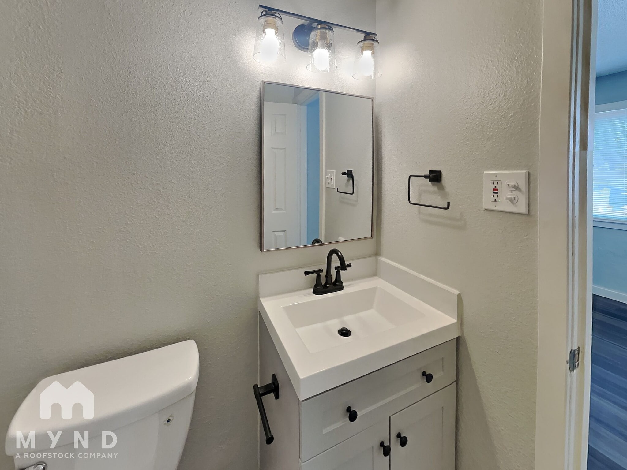 Building Photo - 5650 S 46th Pl