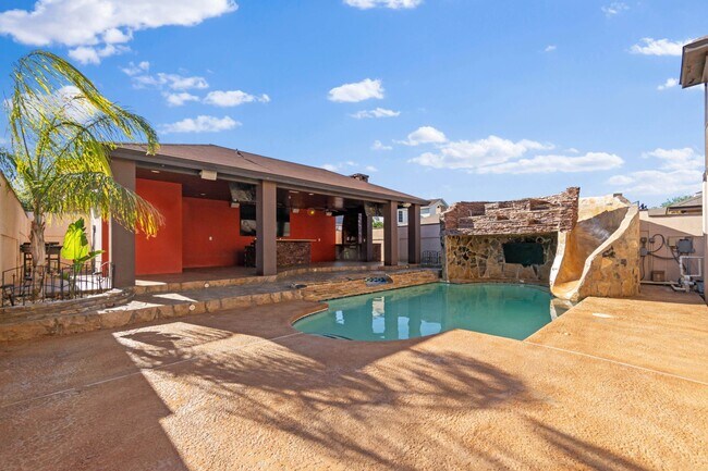 Building Photo - 2106 Mallorca Dr