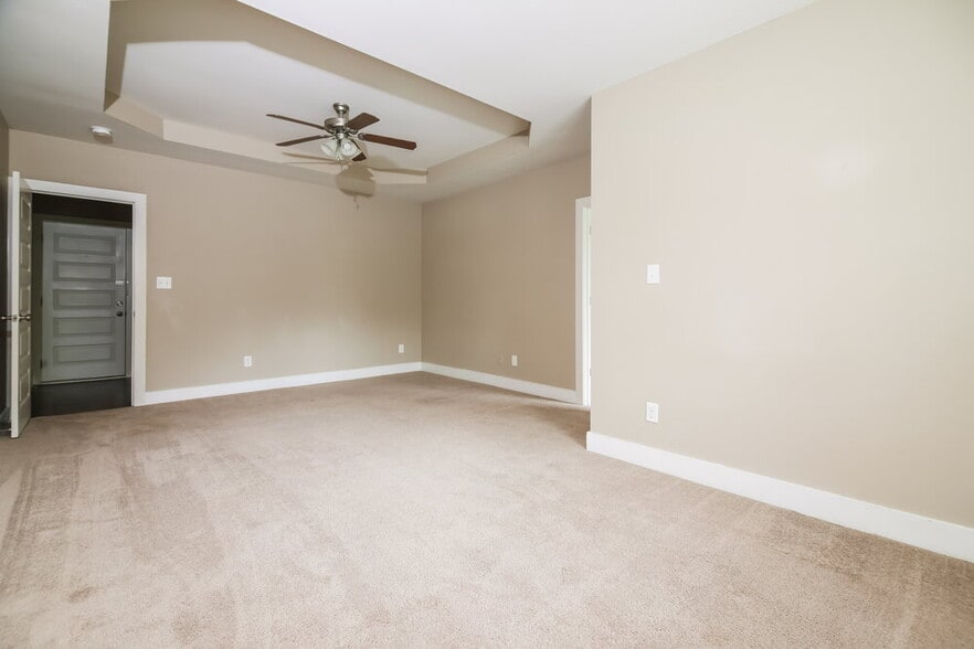 Building Photo - 3016 Watsonia Dr