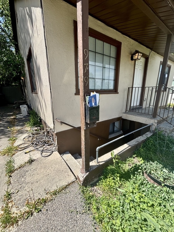 Building Photo - 979 W 100 S