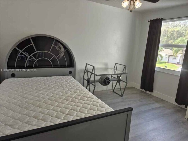 Building Photo - 5820 SW 58th Ct