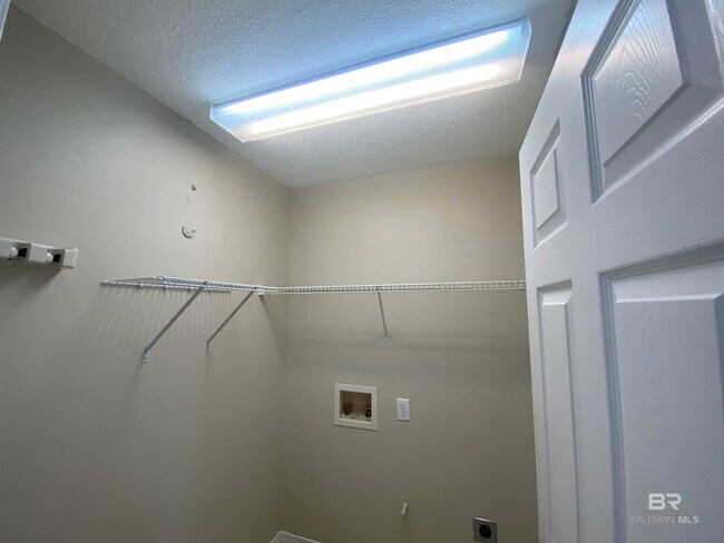 Building Photo - 302 Belle Chase Ct