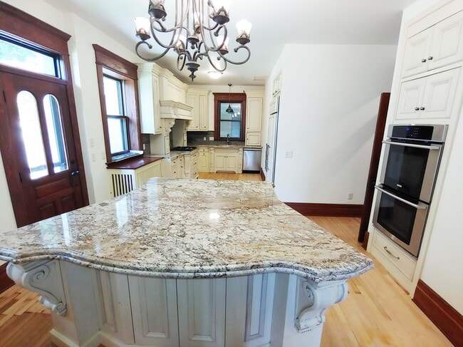 Building Photo - 455 Grand Ave