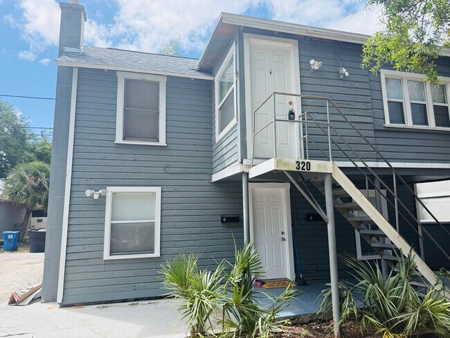 Building Photo - 320 21st Ave S