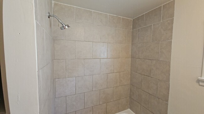 Building Photo - 44928 Kingtree Ave