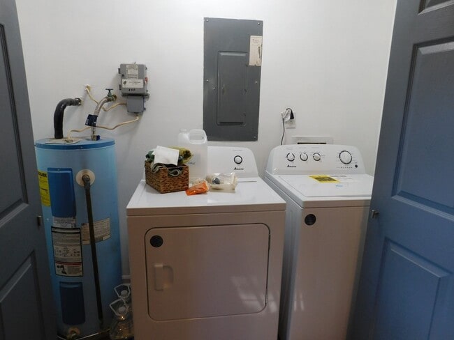 Building Photo - 842 Halifax Cir