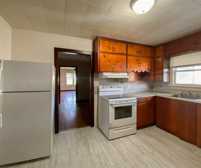 Building Photo - 830 N Combee Rd