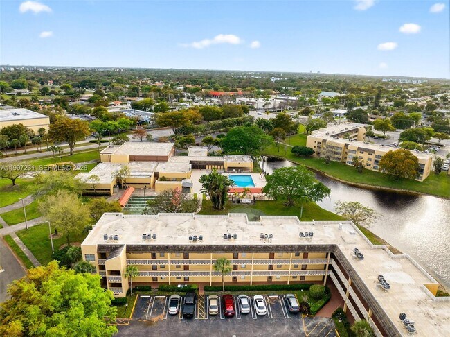 Building Photo - 5801 NW 62nd Ave