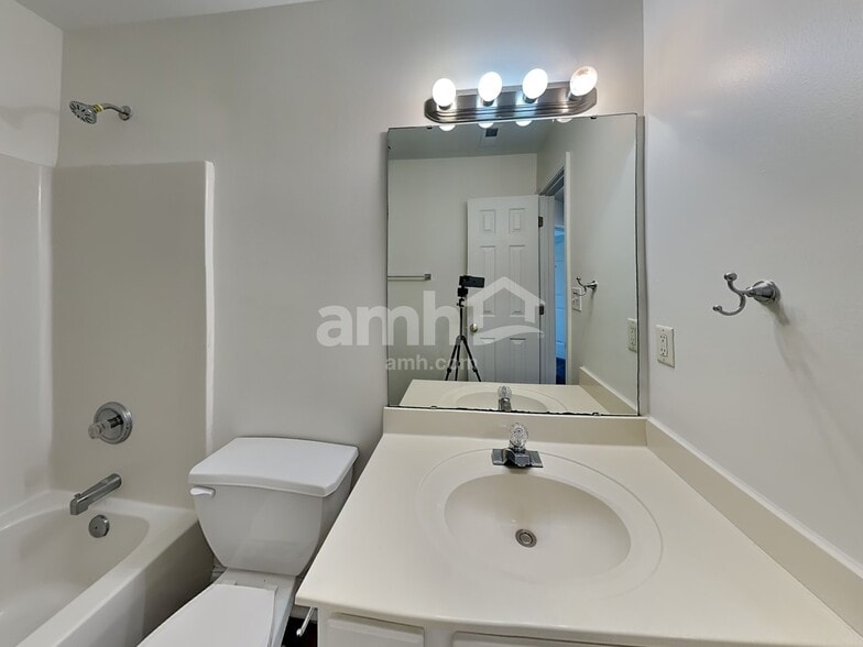 Building Photo - 1009 Trillium Pl