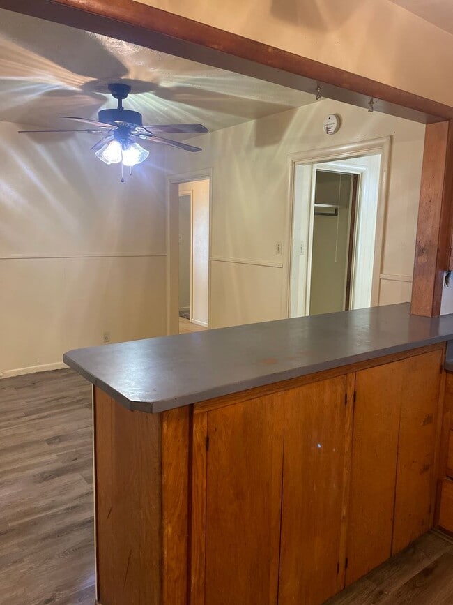 Building Photo - 3 bed 2 bath 2 car garage home!