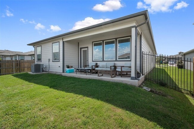 Building Photo - 13821 Zuhause Dr